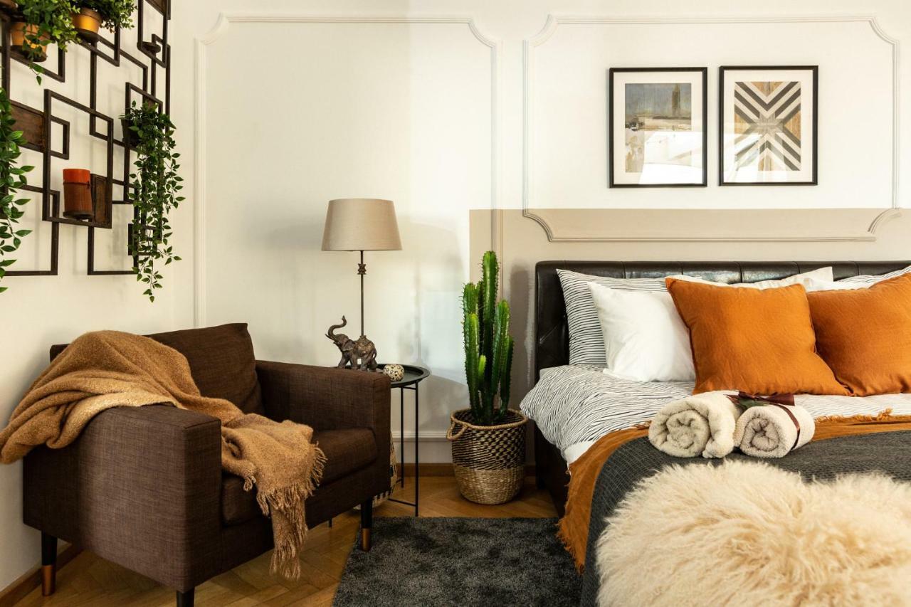 Qult - Up In The Sky Apartment บูคาเรสต์ ภายนอก รูปภาพ